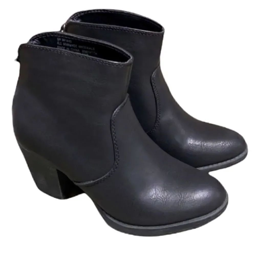 Wholesale Boutique ZipUp Black Ankle Bootie NEW in box